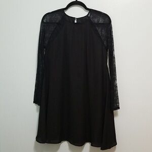 ❤️Everly - Black Dress with Lace Sleeves - L